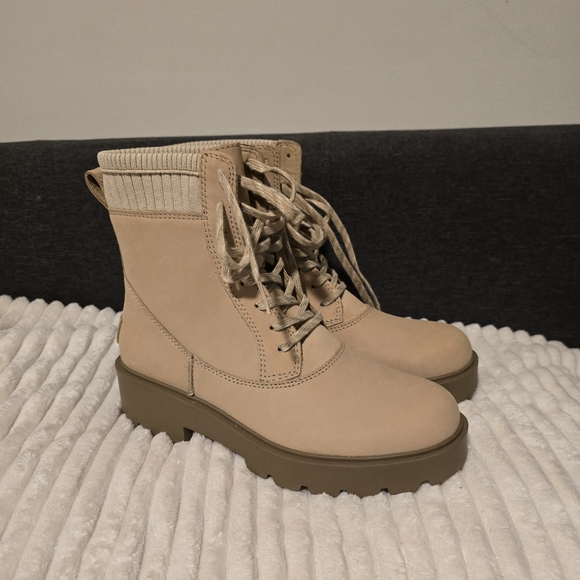 UGG Ballard Lace Up Waterproof Boot US 9 - Picture 2 of 10